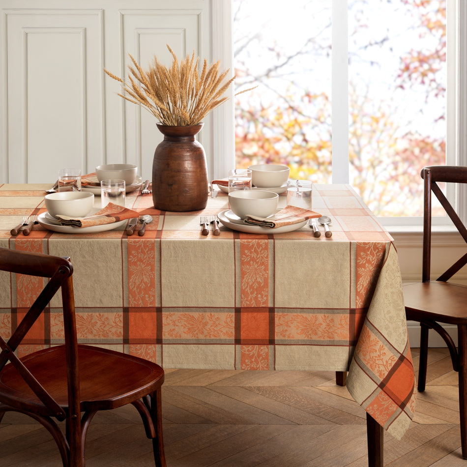 Thanksgiving Tableware and Linens