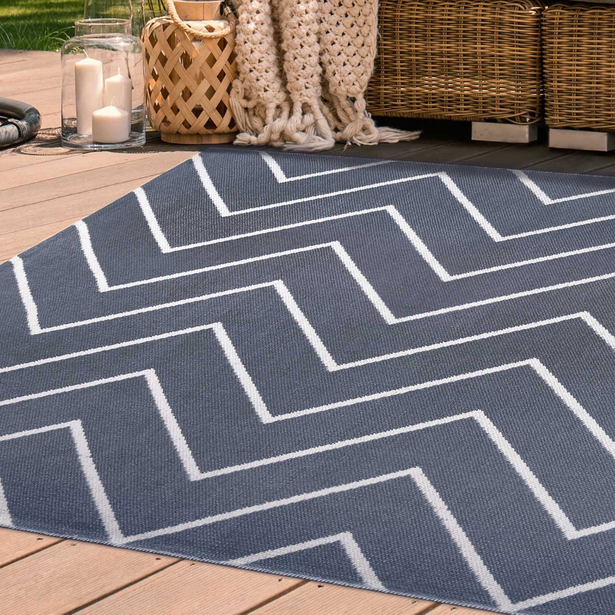 Superior Modern Chevron Zig-Zag Indoor Outdoor Area Rug