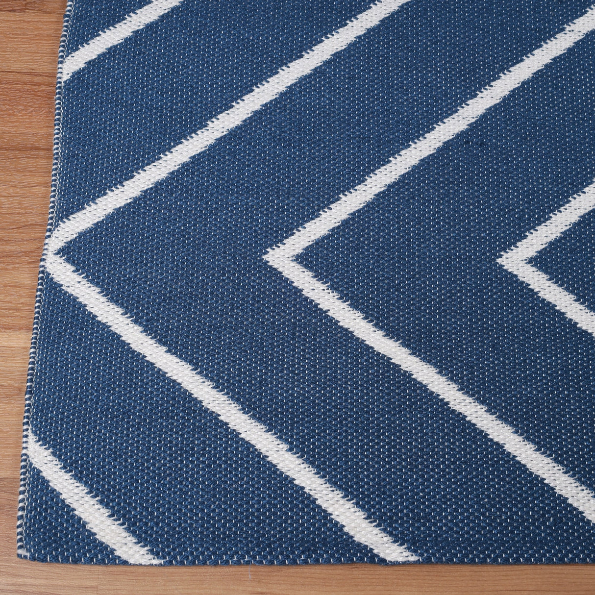 Superior Modern Chevron Zig-Zag Indoor Outdoor Area Rug