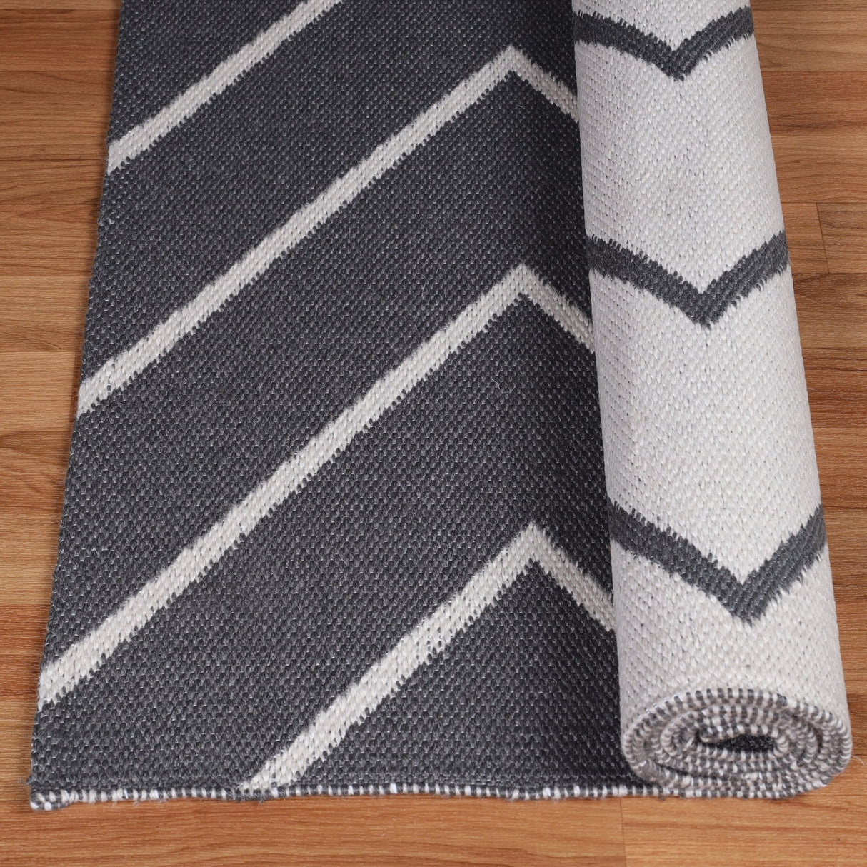 Superior Modern Chevron Zig-Zag Indoor Outdoor Area Rug